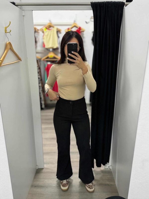 Pantalón forrado con tajo en pana