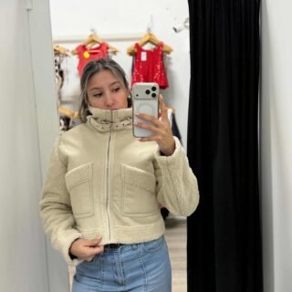 Chaqueta de ecocuero con corderito